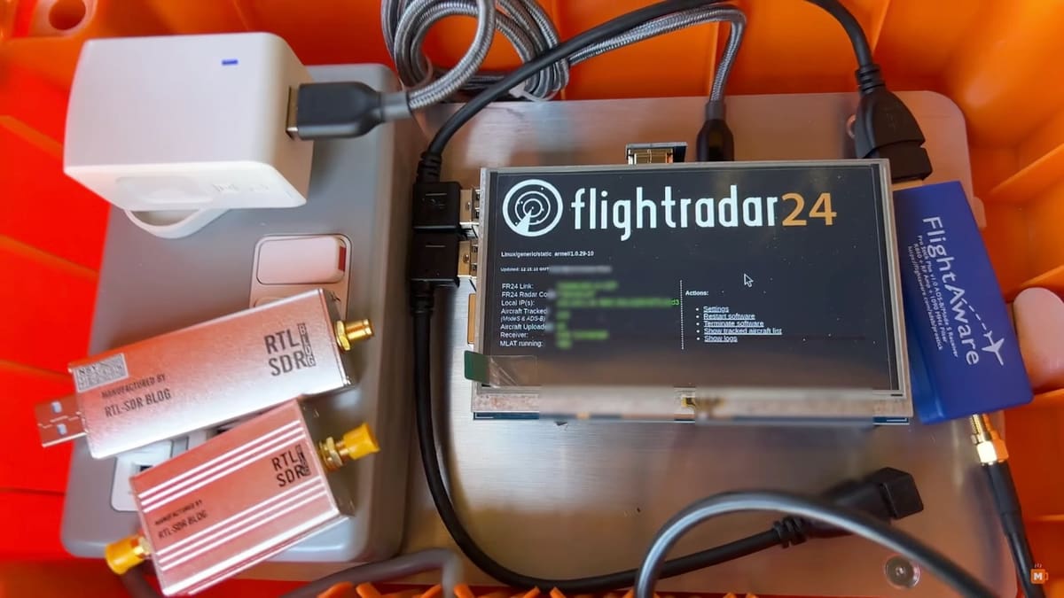 The touchscreen is especially useful for operating the rig without needing a keyboard or mouse