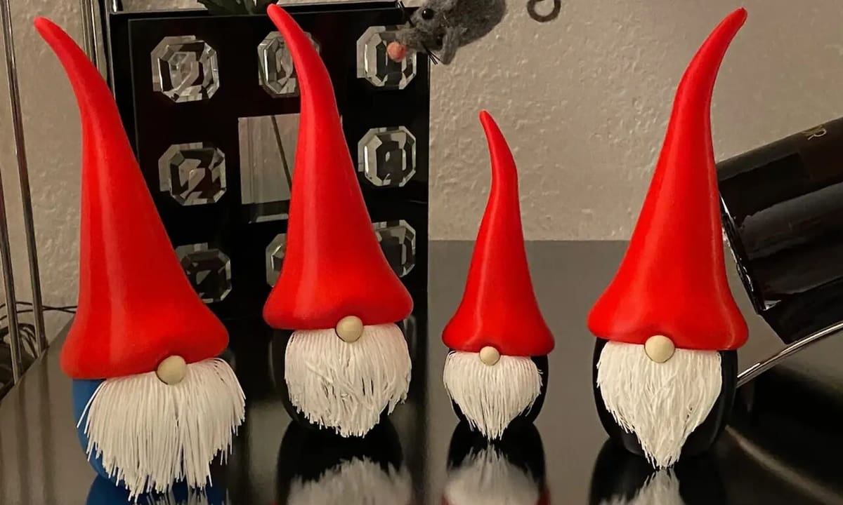 These little gnomes are full of Christmas spirit