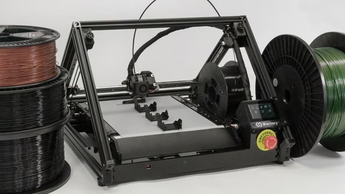 The One Pro has a touchscreen LCD that makes operating the machine a breeze