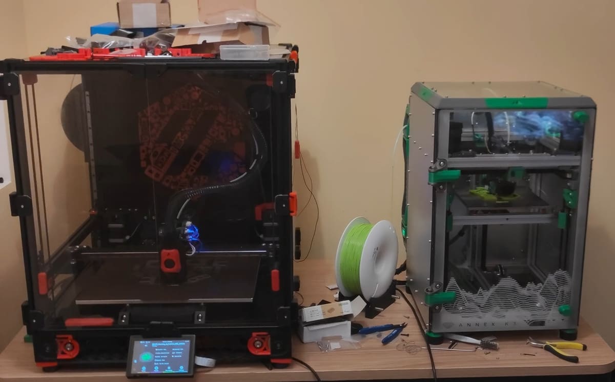 An Annex K3 beside a Voron 2.4 – both highly capable DIY open-source printer designs
