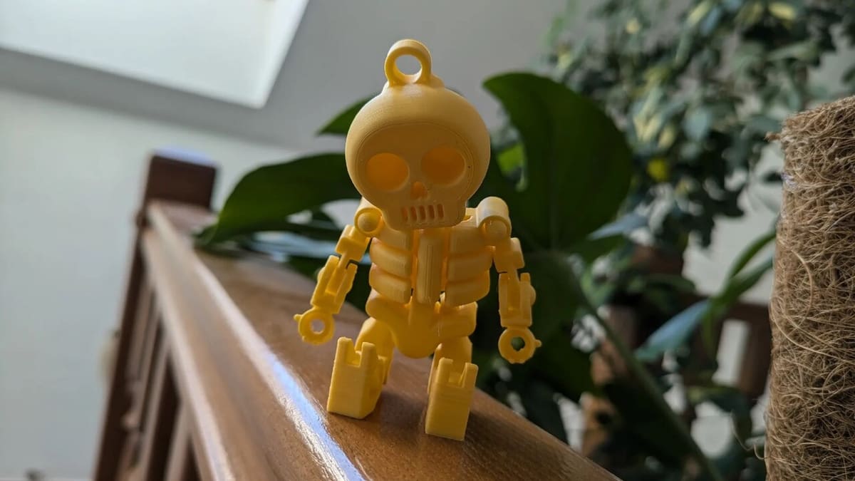 Small, friendly and articulate – ready to become a keychain or desk mascot!
